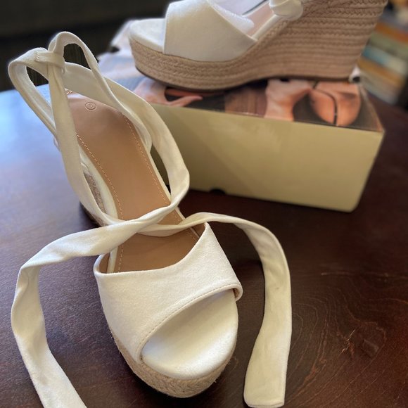 Shoes - NIB Women's White Espadrille Sandals 8 Summer Wedges Party